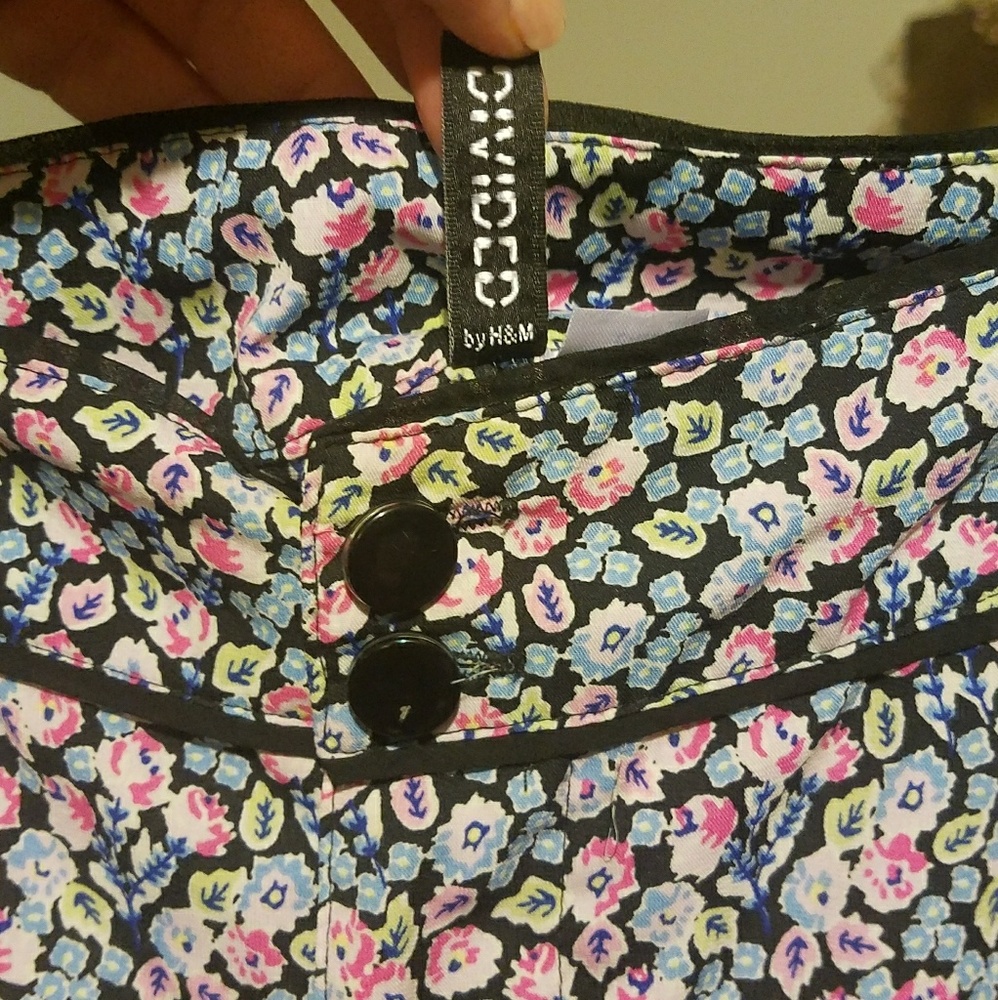 Shorts - Picture 3 of 6